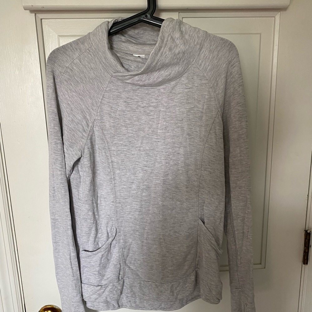 Yogalicious Long Sleeve mock neck athletic top with thumb holes. Size S